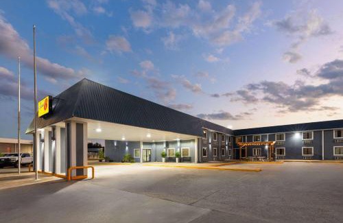 Buffalo Hotel | Super 8 by Wyndham Buffalo