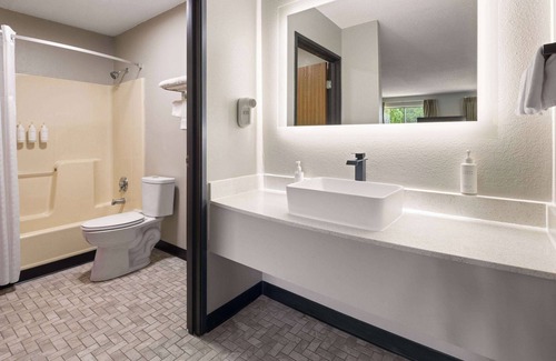 Lewistown Hotel | Super 8 by Wyndham Burnham/Lewistown