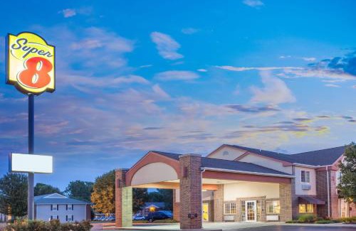 Carthage Hotel | Super 8 by Wyndham Carthage