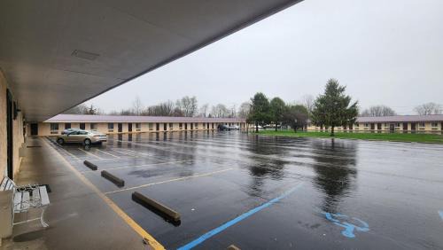 Centerville Hotel | Super 8 by Wyndham Centerville-Richmond
