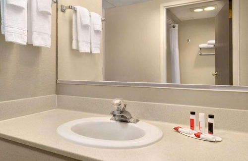 Scotland Hotel | Super 8 by Wyndham Chambersburg I-81