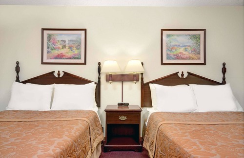 Chaska Hotel | Super 8 by Wyndham Chaska
