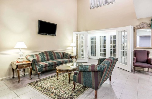 Clinton Hotel | Super 8 by Wyndham Clinton