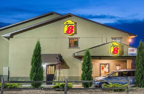 Colby Hotel | Super 8 by Wyndham Colby