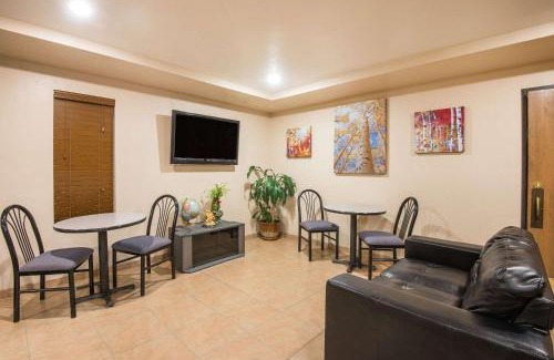 Colby Hotel | Super 8 by Wyndham Colby