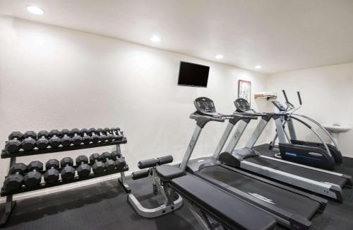 Colby Hotel | Super 8 by Wyndham Colby