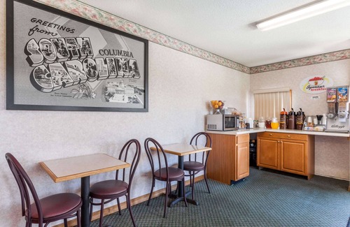 Forest Acres Hotel | Super 8 by Wyndham Columbia SC/Ft. Jackson
