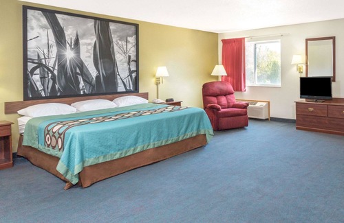 Cresco Hotel | Super 8 by Wyndham Cresco IA