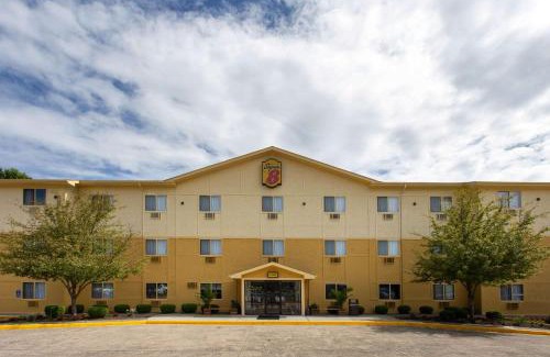 Cromwell Hotel | Super 8 by Wyndham Cromwell/Middletown