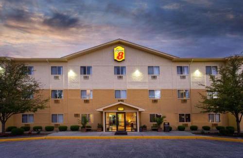 Cromwell Hotel | Super 8 by Wyndham Cromwell/Middletown