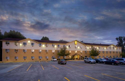 Cromwell Hotel | Super 8 by Wyndham Cromwell/Middletown