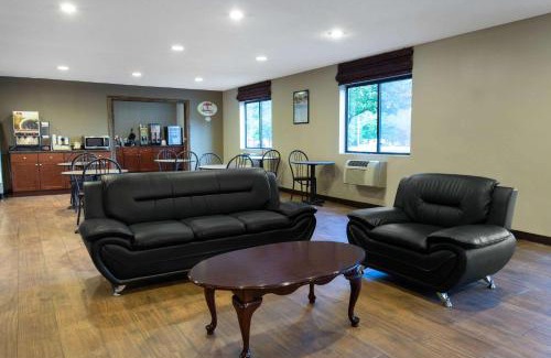 Cromwell Hotel | Super 8 by Wyndham Cromwell/Middletown