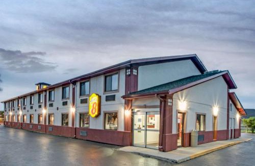 Crystal Lake Hotel | Super 8 by Wyndham Crystal Lake