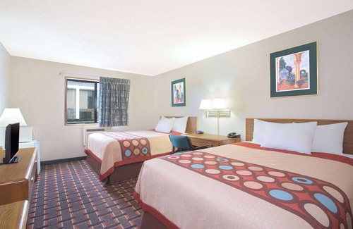 Douglas Hotel | Super 8 by Wyndham Douglas