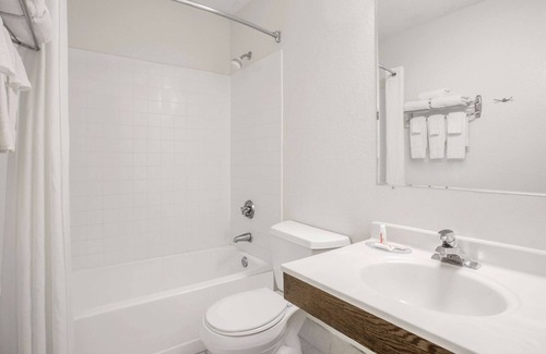 Douglas Hotel | Super 8 by Wyndham Douglas