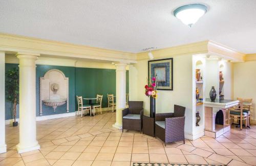Eagle Pass Hotel | Super 8 by Wyndham Eagle Pass