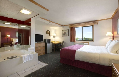 Virginia Hotel | Super 8 by Wyndham Eveleth