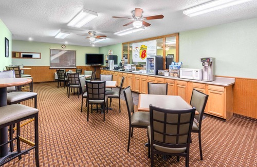 Goodland Hotel | Super 8 by Wyndham Goodland