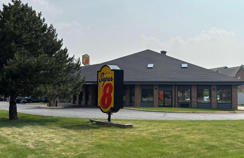 Green Bay Hotel | Super 8 by Wyndham Green Bay I-43 Bus. Park