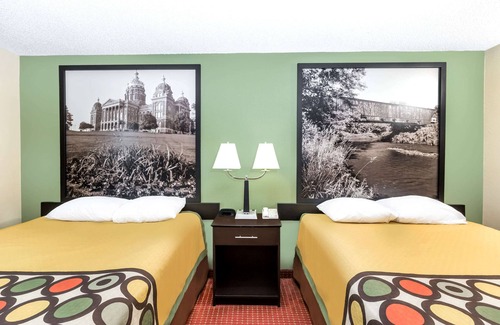 Grinnell Hotel | Super 8 by Wyndham Grinnell IA