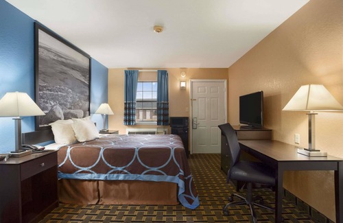 Henryetta Hotel | Super 8 by Wyndham Henryetta