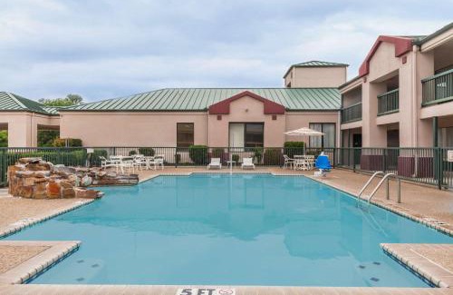 Jasper Hotel | Super 8 by Wyndham Jasper TX