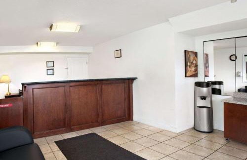 Valleyview Hotel | Super 8 by Wyndham Kamloops East