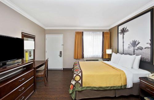 Culver - West Hotel | Super 8 by Wyndham Los Angeles-Culver City Area