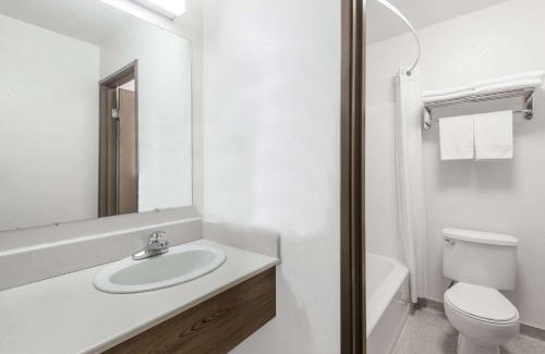 Grant Creek Hotel | Super 8 by Wyndham Missoula/Reserve St.