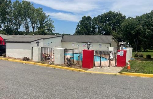 Monroe Hotel | Super 8 by Wyndham Monroe