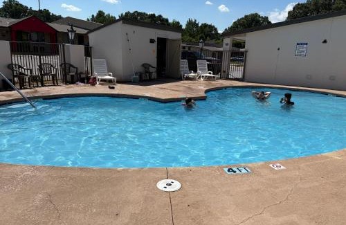 Monroe Hotel | Super 8 by Wyndham Monroe