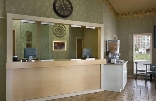 Mount Vernon Hotel | Super 8 by Wyndham Mount Vernon, IL