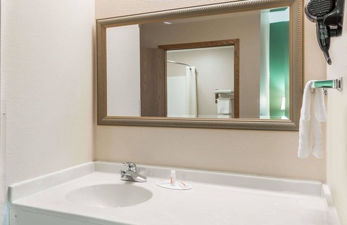 Mount Carmel Hotel | Super 8 by Wyndham Mt. Carmel IL