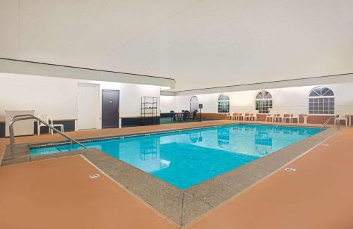 New Hampton Hotel | Super 8 by Wyndham New Hampton