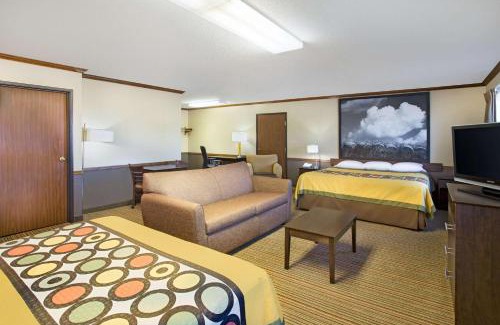 New Hampton Hotel | Super 8 by Wyndham New Hampton