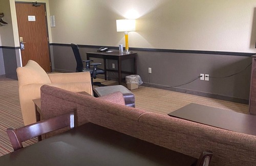 New Hampton Hotel | Super 8 by Wyndham New Hampton