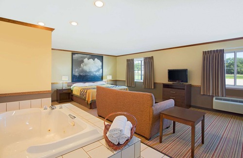 New Hampton Hotel | Super 8 by Wyndham New Hampton