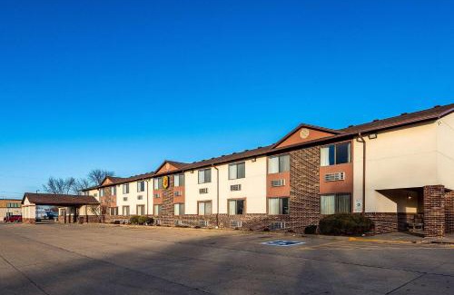 Oelwein Hotel | Super 8 by Wyndham Oelwein