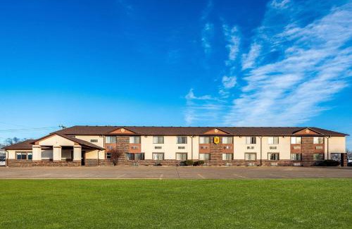 Oelwein Hotel | Super 8 by Wyndham Oelwein
