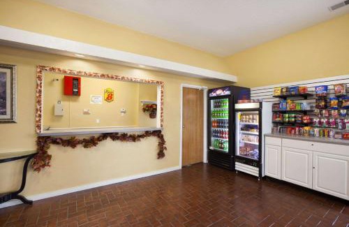 Salem Hotel | Super 8 by Wyndham Salem