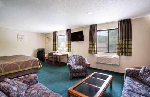 Salem Hotel | Super 8 by Wyndham Salem VA