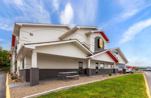 Summersville Hotel | Super 8 by Wyndham Summersville - New River National Park