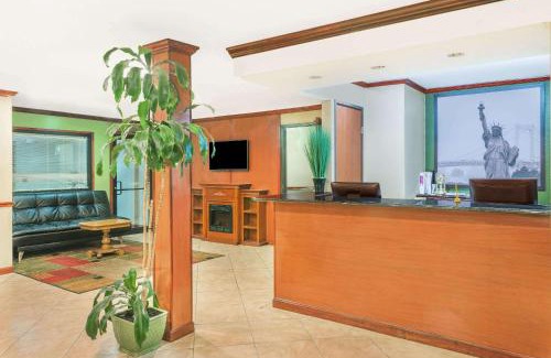 Tilton Hotel | Super 8 by Wyndham Tilton/Lake Winnipesaukee