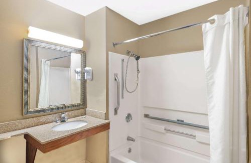 Tilton Hotel | Super 8 by Wyndham Tilton/Lake Winnipesaukee