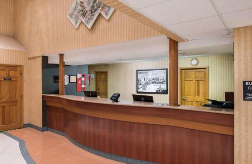 Troy Hotel | Super 8 by Wyndham Troy IL/St. Louis Area