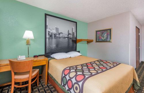 Twinsburg Hotel | Super 8 by Wyndham Twinsburg/Cleveland Area