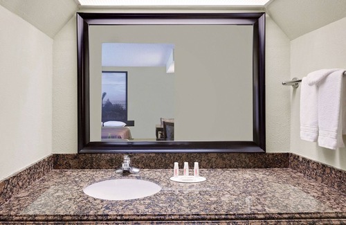 Northwest Corpus Christi Hotel | Super 8 by Wyndham Corpus Christi Northwest