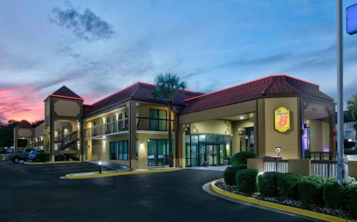 Tillmans Corner Hotel | Super 8 by Wyndham Mobile/Tillmans Corner