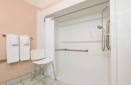 County of Vermilion River Hotel | Super 8 by Wyndham Vermilion AB