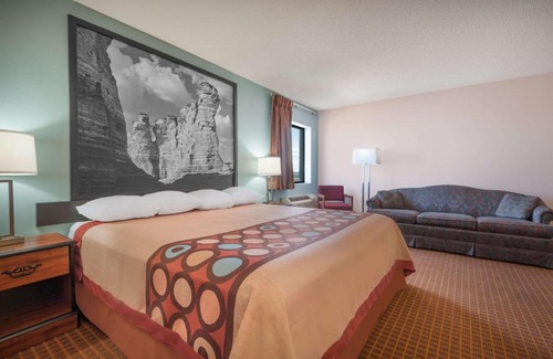 Wa Keeney Hotel | Super 8 by Wyndham Wakeeney